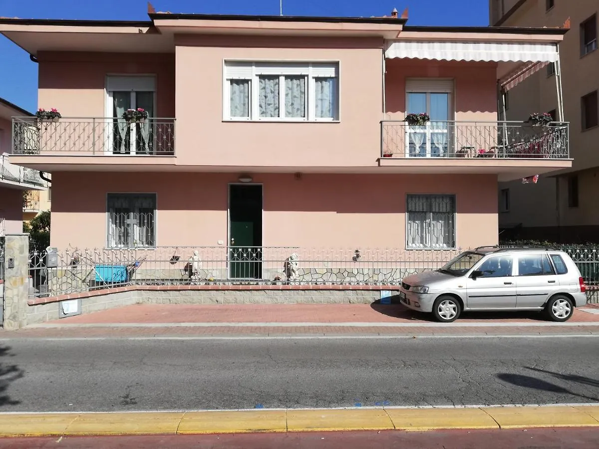 B&B Mila E Nan Borghetto Santo Spirito Bed & Breakfast